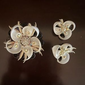 Hand made 1940s seashell brooch and earrings.